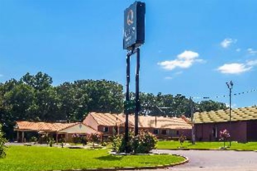 Quality Inn & Suites Corinth West image 8